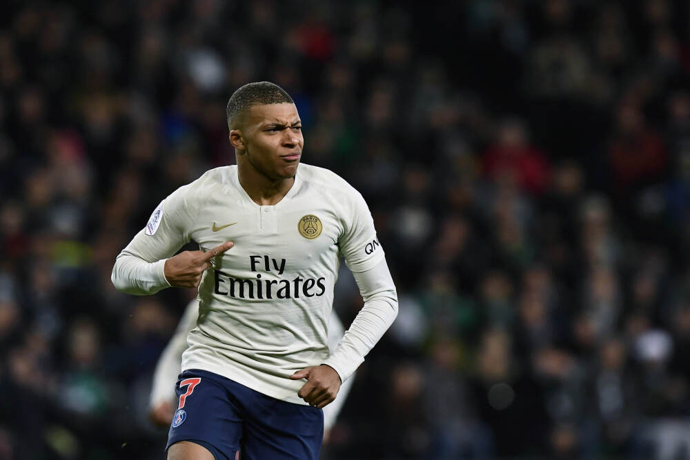 TA：皇马冬窗不太可能引援，阿拉巴将在明夏合同到期后离队